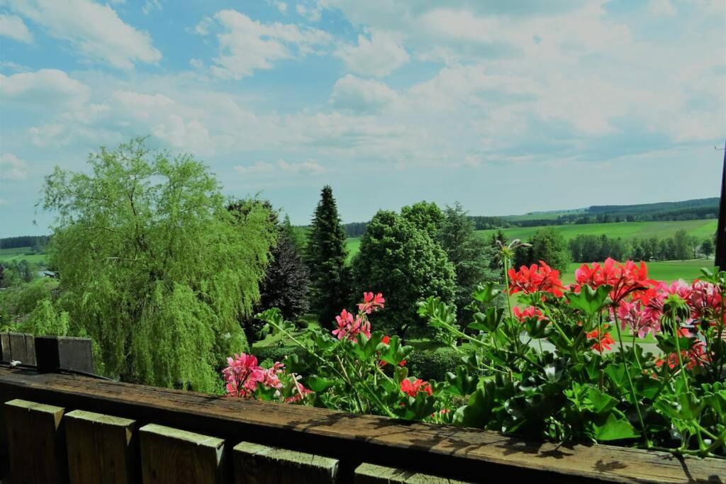 Modernes Apartment Mit Traumhaftem Blick Ins Gruene Braunlingen Luaran gambar