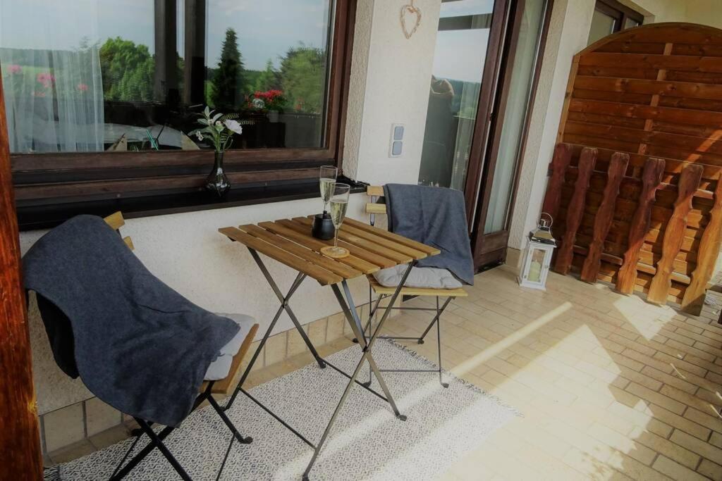 Modernes Apartment Mit Traumhaftem Blick Ins Gruene Braunlingen Luaran gambar